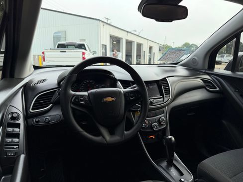 Used 2020 Chevrolet Trax LS w/ Tint and Cruise Package FWD image 17