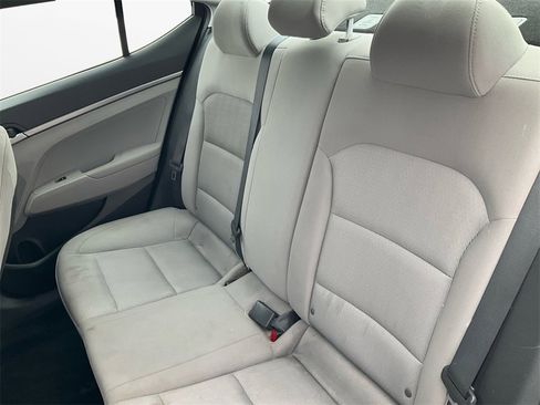 Used 2017 Hyundai Elantra SE image 13