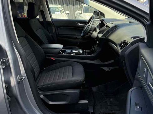 Used 2020 Ford Edge SE image 12