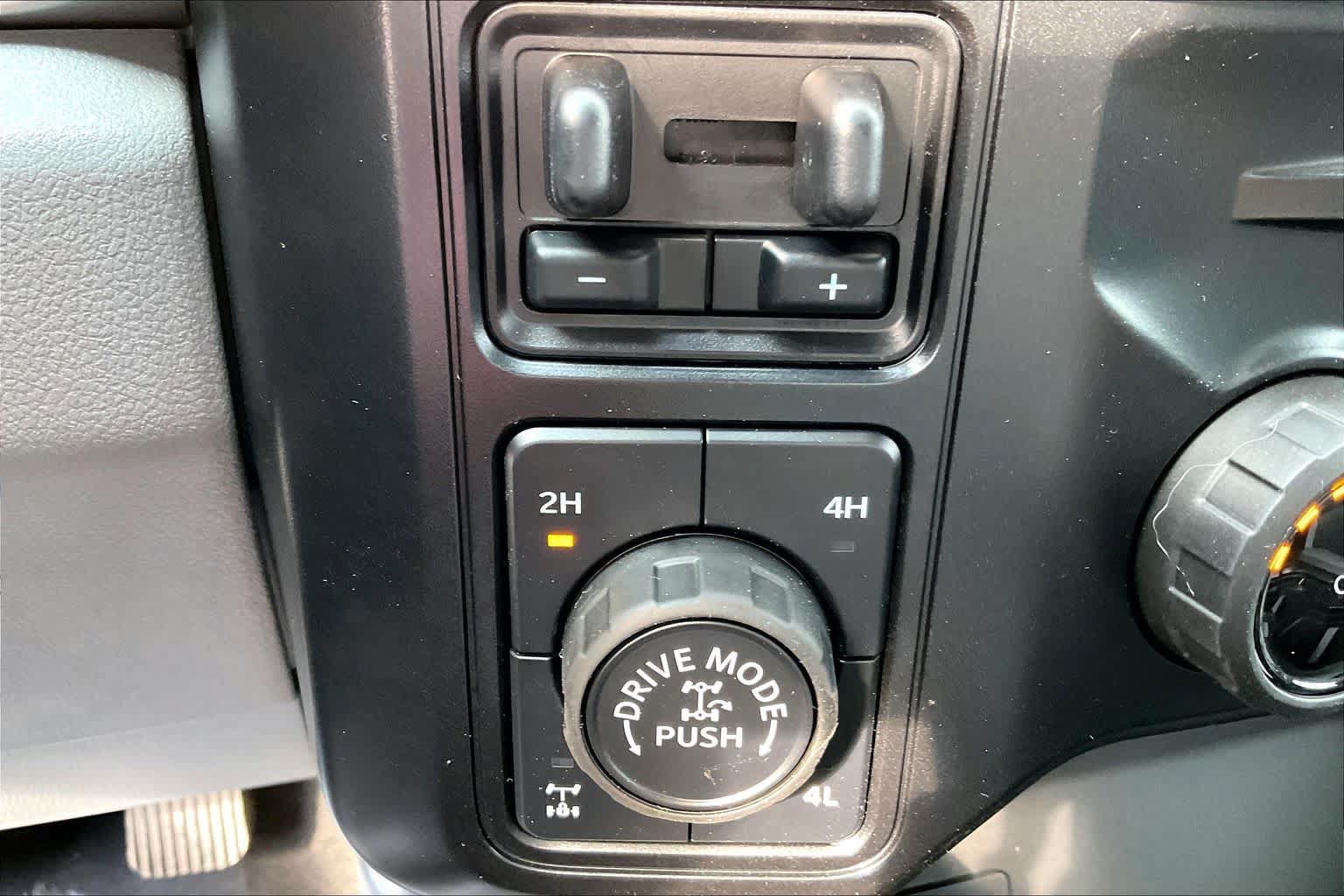 New 2026 Ford F250 XLT w/ XLT Premium Package AWD/4WD image 16