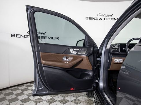 Used 2024 Mercedes-Benz GLS 450 4MATIC image 21
