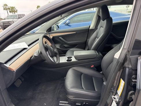 Used 2023 Tesla Model 3 Standard Range image 5