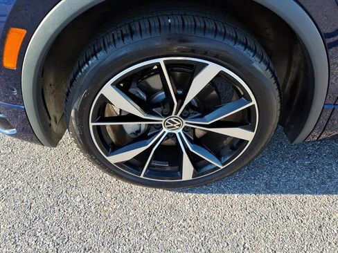 Used 2024 Volkswagen Tiguan SEL R-Line AWD/4WD image 11