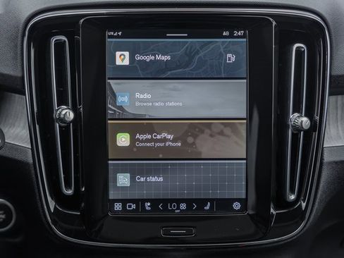 Used 2024 Volvo XC40 B5 Plus w/ Protection Package Premier image 23