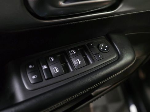 Used 2023 Chrysler Pacifica Touring-L w/ S Appearance Package FWD image 32