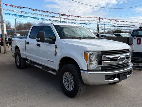 Used 2017 Ford F250 XLT image 3