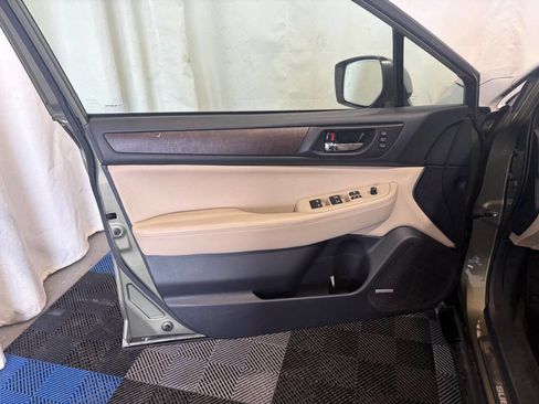 Used 2017 Subaru Outback 2.5i Limited AWD/4WD image 8