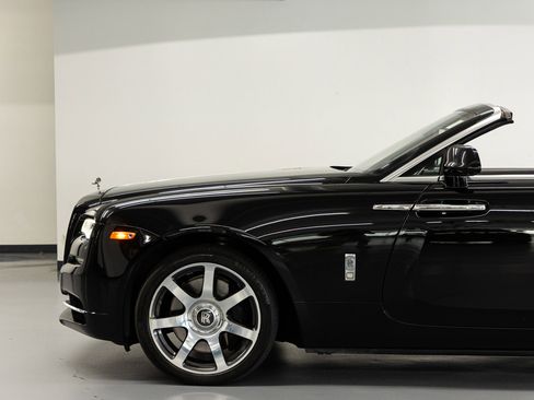 Used 2017 Rolls-Royce Dawn RWD image 20