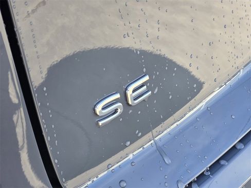 New 2026 Volkswagen Atlas Cross Sport SE image 9