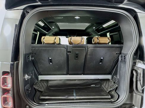 Used 2025 Land Rover Defender 90 V8 image 25