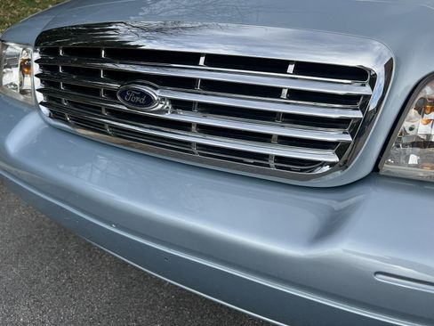 Used 2004 Ford Crown Victoria image 60