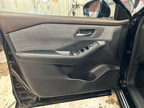 Used 2023 Nissan Rogue SV AWD/4WD image 18