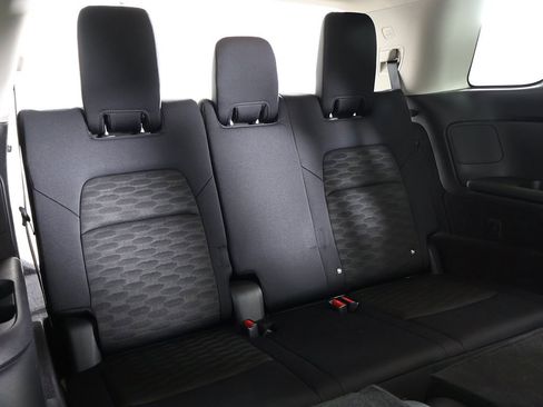 Used 2024 Nissan Pathfinder S image 33