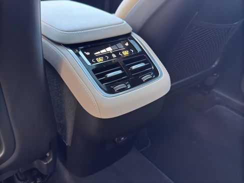 New 2026 Volvo XC90 B6 Plus w/ Protection Package Premier AWD/4WD image 6