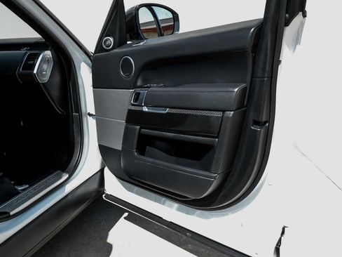 Used 2020 Land Rover Range Rover Sport SVR image 46