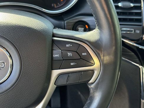 Used 2019 Jeep Grand Cherokee Limited image 25