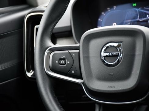 Certified 2025 Volvo XC40 B5 Core image 20