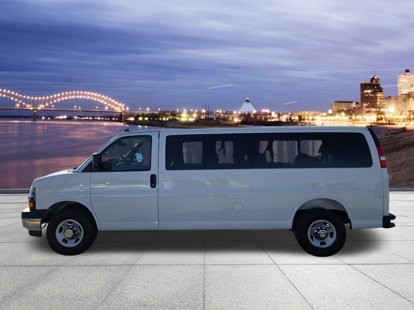 Used 2025 Chevrolet Express 3500 LT w/ LT Preferred Equipment Group RWD image 2