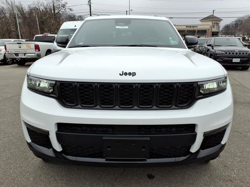 New 2025 Jeep Grand Cherokee L Limited w/ Black Appearance Package image 9