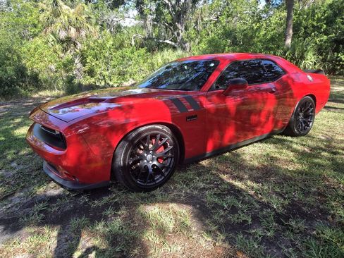 Used 2016 Dodge Challenger R/T RWD image 2