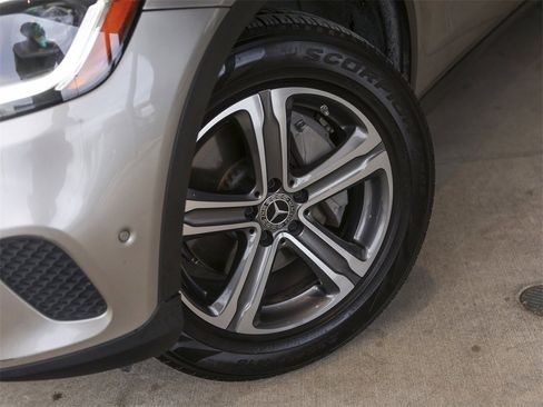 Used 2020 Mercedes-Benz GLC 300 image 12