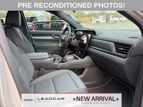 Used 2026 GMC Terrain AT4 w/ Convenience Package III AWD/4WD image 10