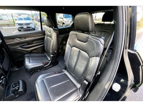 Used 2024 Jeep Grand Cherokee L Limited w/ Luxury Tech Group II image 26