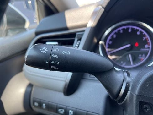 Used 2019 Toyota Camry SE w/ Convenience Package image 22