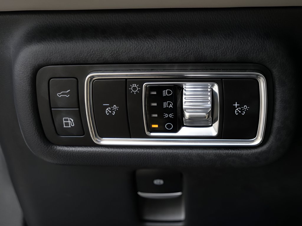 Used 2025 Lincoln Nautilus Reserve AWD/4WD image 18