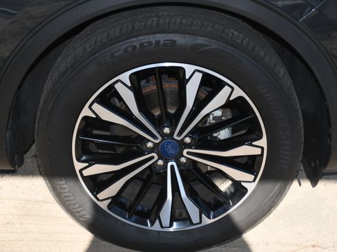 Used 2022 Ford Escape SE w/ SE Sport Appearance Package image 21