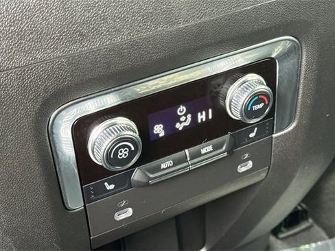 Used 2023 GMC Yukon XL AT4 image 44