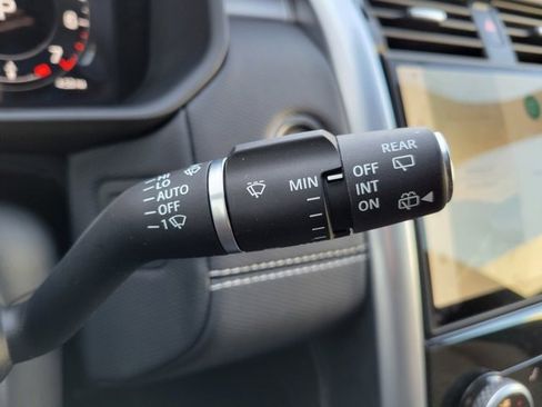 Used 2025 Land Rover Discovery Dynamic SE image 33
