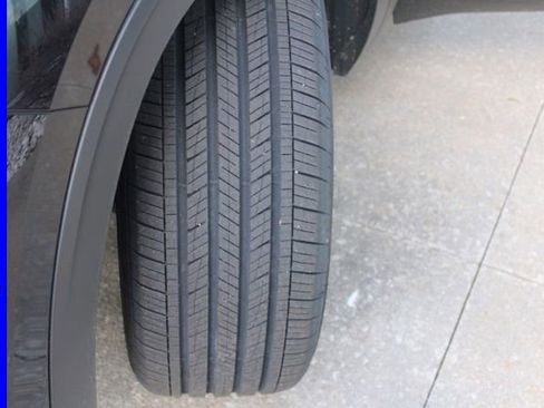 Used 2023 Volkswagen Atlas Cross Sport SE image 14