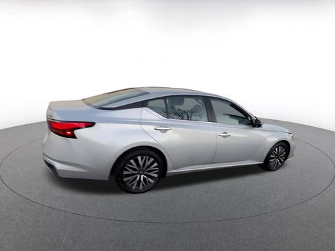 Used 2024 Nissan Altima 2.5 SV image 15