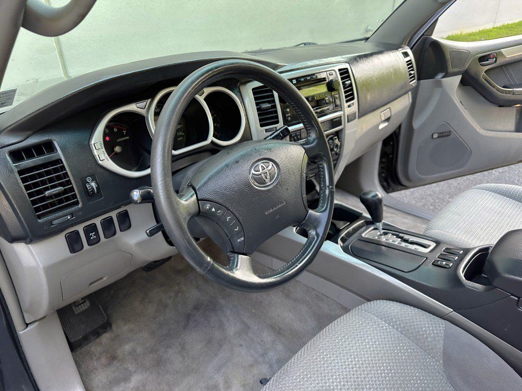 Used 2003 Toyota 4Runner SR5 w/ 4Runner Convenience Pkg AWD/4WD image 18
