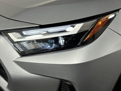 Used 2025 Toyota RAV4 XLE AWD/4WD image 3
