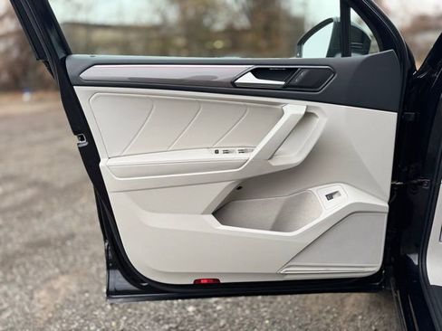 Used 2024 Volkswagen Tiguan SE R-Line image 10