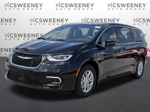 New 2026 Chrysler Pacifica Select image 1