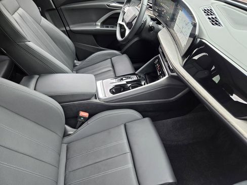Certified 2025 Audi Q5 Premium Plus w/ Premium Plus AWD/4WD image 18