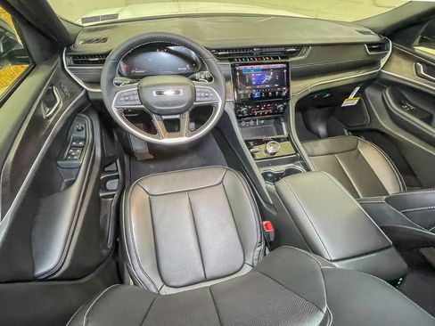 New 2025 Jeep Grand Cherokee L Limited w/ Luxury Tech Group II image 9