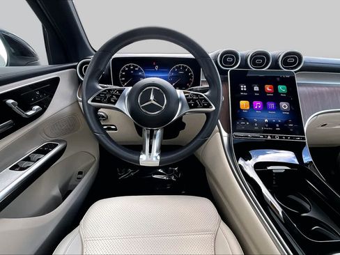 Used 2025 Mercedes-Benz GLC 300 image 6