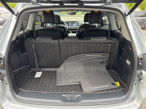 Used 2015 Toyota Highlander Limited w/ Driver Technology Package image 16