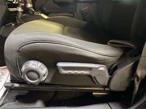 Used 2020 Jeep Wrangler Unlimited Sport S image 13