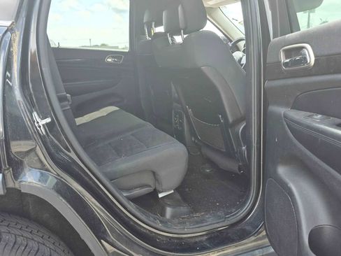 Used 2012 Jeep Grand Cherokee Laredo w/ Laredo E Group AWD/4WD image 12
