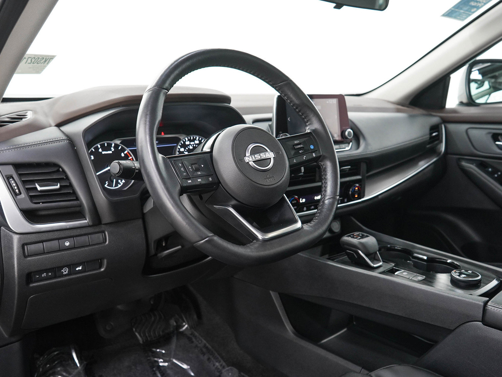 Used 2023 Nissan Rogue SV w/ SV Premium B Package AWD/4WD image 24