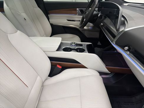 Used 2026 Cadillac Vistiq Luxury w/ LPO, Floor Liner Package image 33