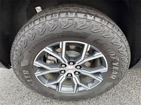 Used 2024 GMC Acadia AT4 w/ Luxury Package image 17