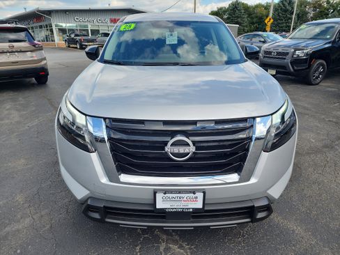 New 2025 Nissan Pathfinder S image 3