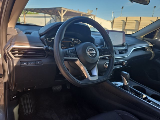 Used 2025 Nissan Altima 2.5 SV AWD/4WD image 12