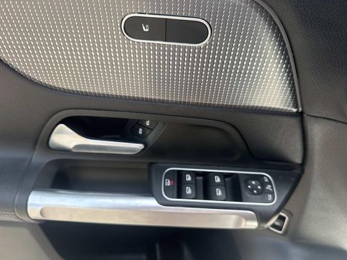 Used 2022 Mercedes-Benz GLB 250 image 21